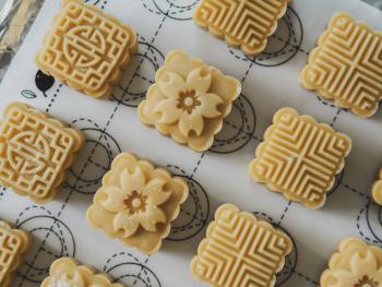 The Ultimate Chinese Sweets and Snacks Tour